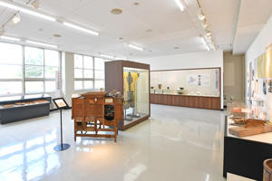 歴史文化財展示室（1号館・1F）