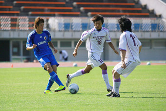 札幌大学サッカー部と日本代表練習試合 場所:厚別競技場