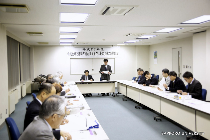 大学と近隣町内会並びに事業主様との懇談会を開催しました