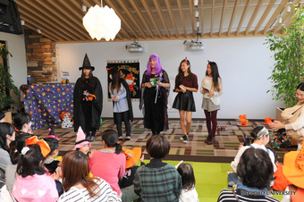 Bilingual Halloween Playtime