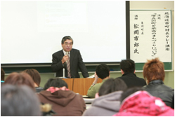 東川町長 松岡 市郎 氏