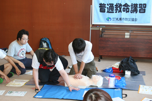 心肺蘇生法(CPR)とAED使用方法の講習会を開催