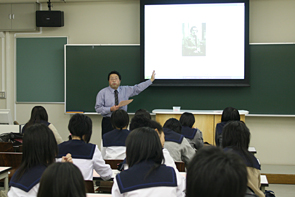 札幌丘珠高校の生徒が札幌大学でロシア文化を学びました