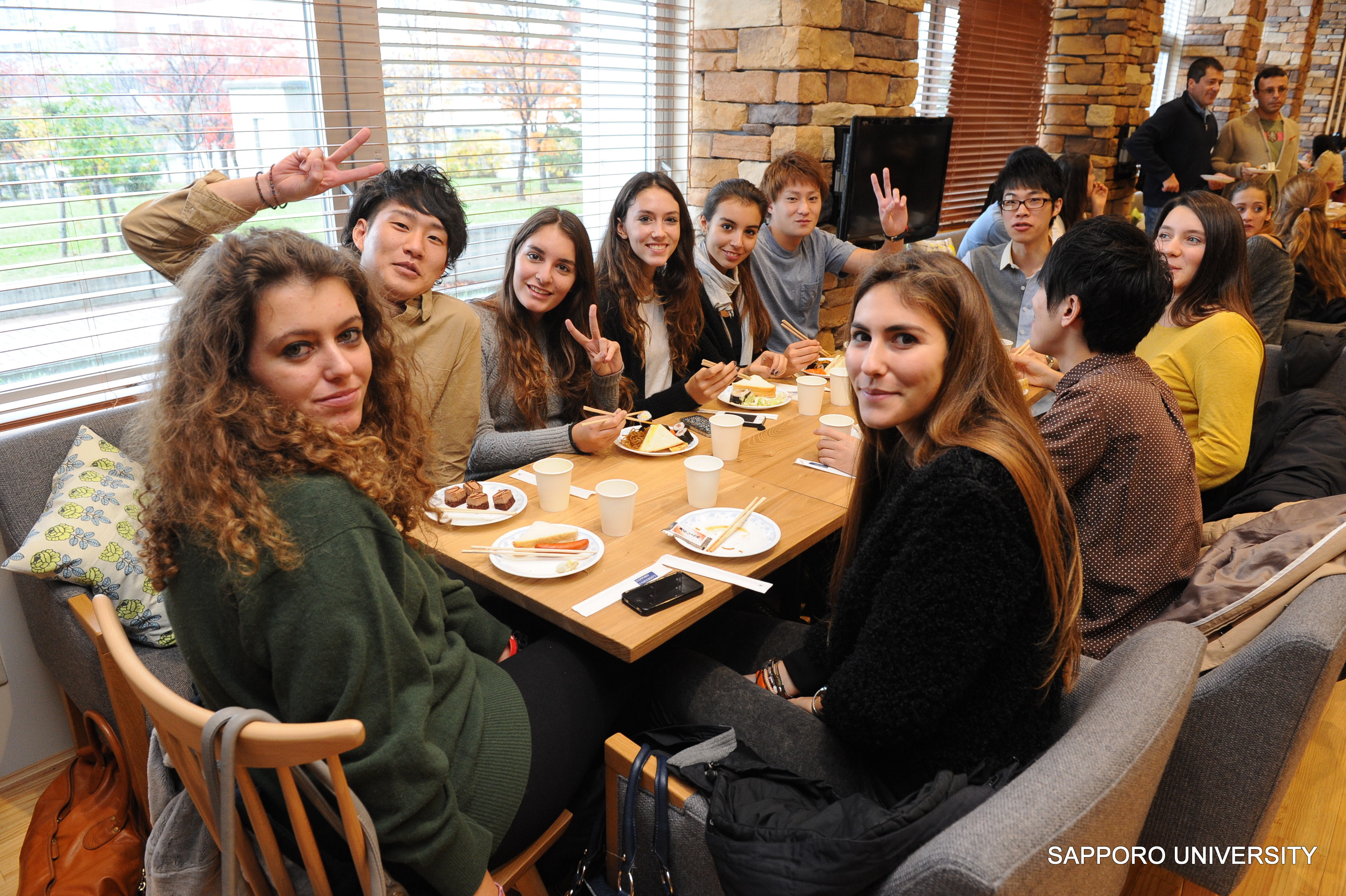 ルクレーツィオ カーロ高校 イタリア の学生が来学しました 最新情報 札幌大学 札幌大学女子短期大学部 サツダイマッチング