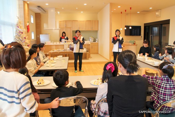 地域の小学生親子を対象に「小学生クリスマス工作会～クリスマスケーキを作ろう!」を開催しました 最新情報 札幌